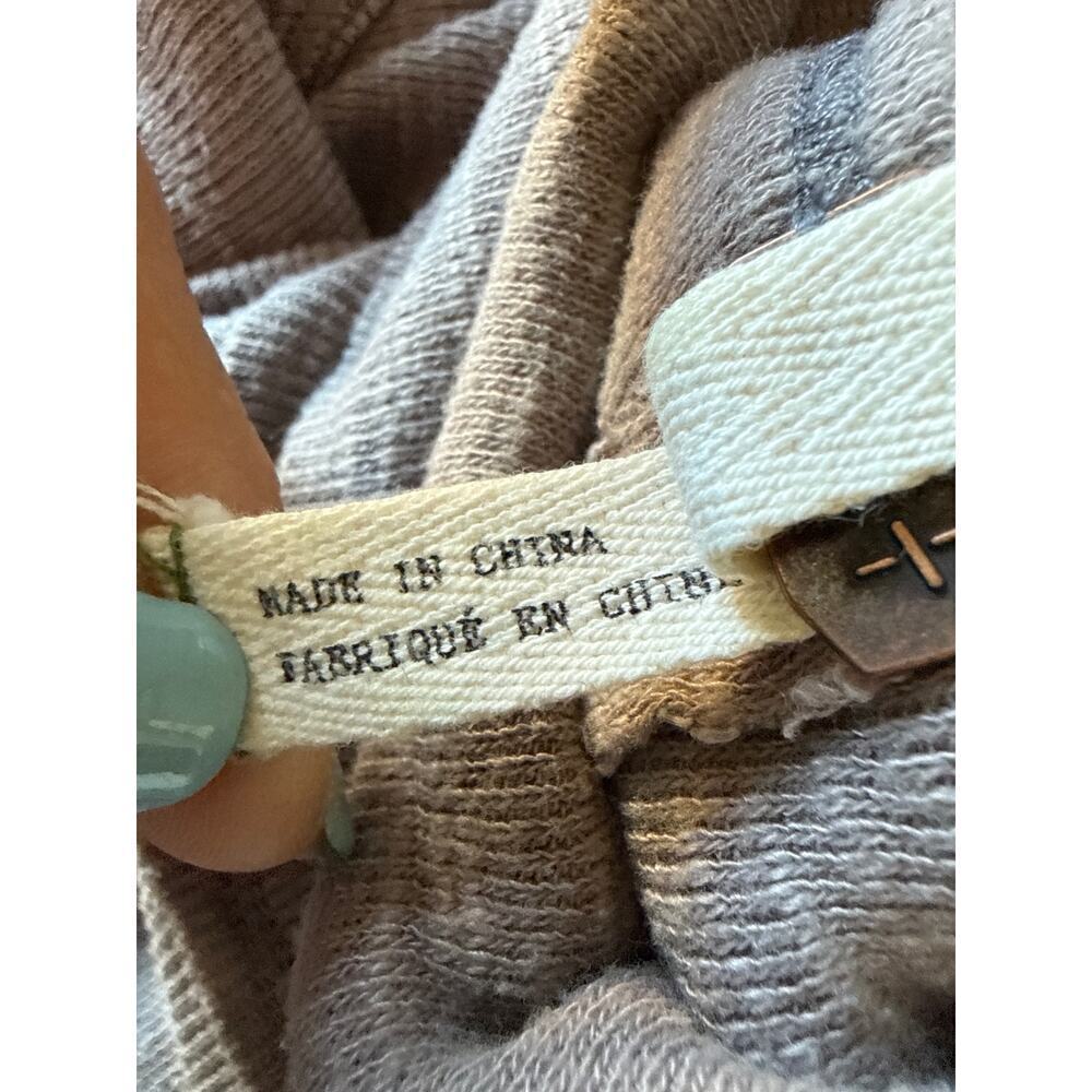 Free People We The Free Turtle Neck Slit Back Hi-Lo Sweater Size XS Taupe - Picture 12 of 14